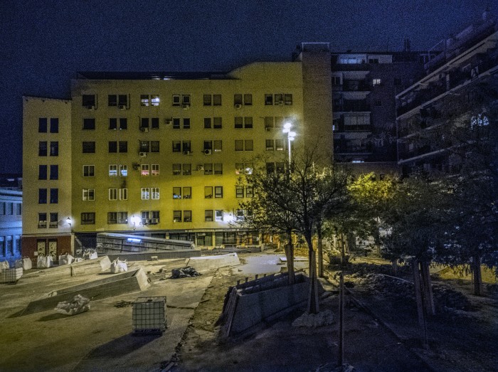 lavapies en obras fotografia edificio barrio obrero fachada ventanas hogares arquitectura paisaje urbano siuacionismo psicogeografia antonio beltran